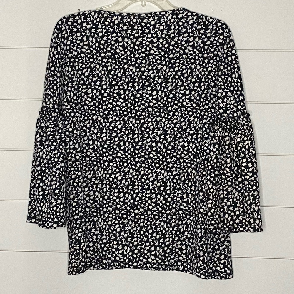 River Island | NWOT flared sleeve ditsy floral smock top in black and white - Picture 6 of 8